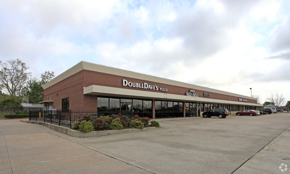 More Photos Of 4500-4506 Highway 6, Sugar Land Freestanding For Lease