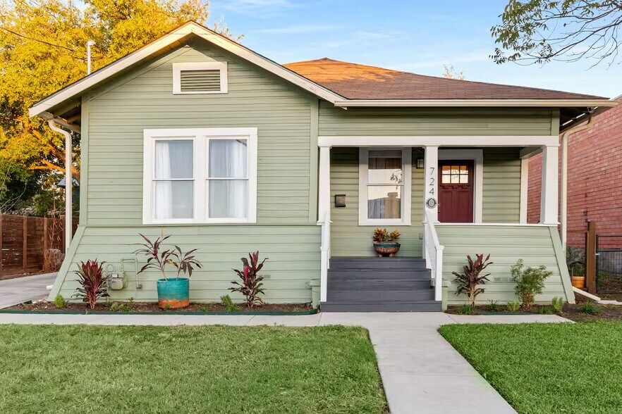 Primary Photo Of 724 N Cherry St, San Antonio Office For Sale
