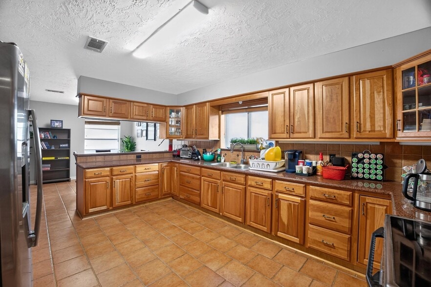 More Photos Of 9326 Kay Ln, Houston Office Residential For Sale