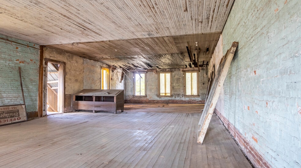 More Photos Of 82 Dromedary Street st, Woodbury Flex For Sale