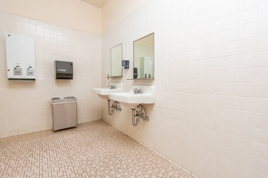 More Photos Of 971 E Broadway Ave, Atwater Office For Lease