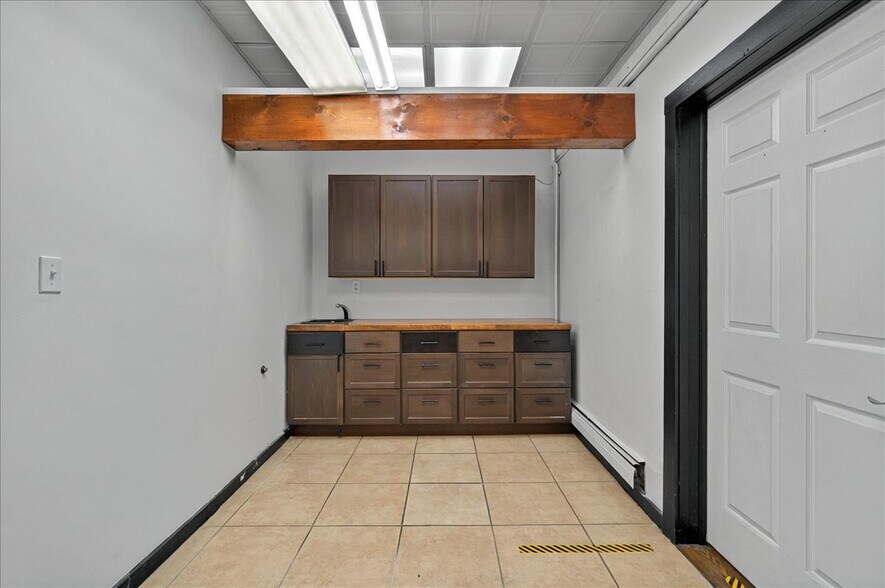 More Photos Of 80 W Circular St, Saratoga Springs Storefront For Lease