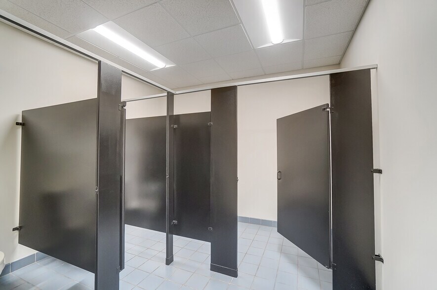 More Photos Of 2025 E 4th St, Lima Light Manufacturing For Sale