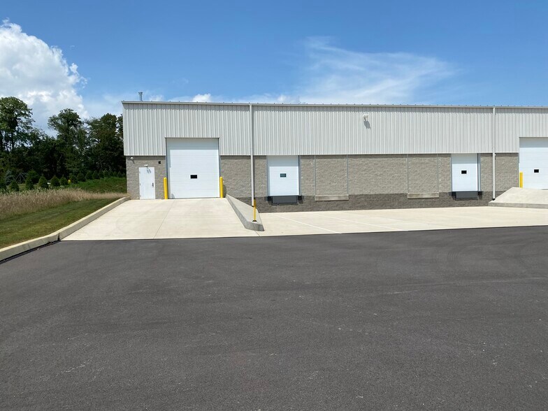 More Photos Of 121 Bay Hill Dr, Latrobe Warehouse For Lease