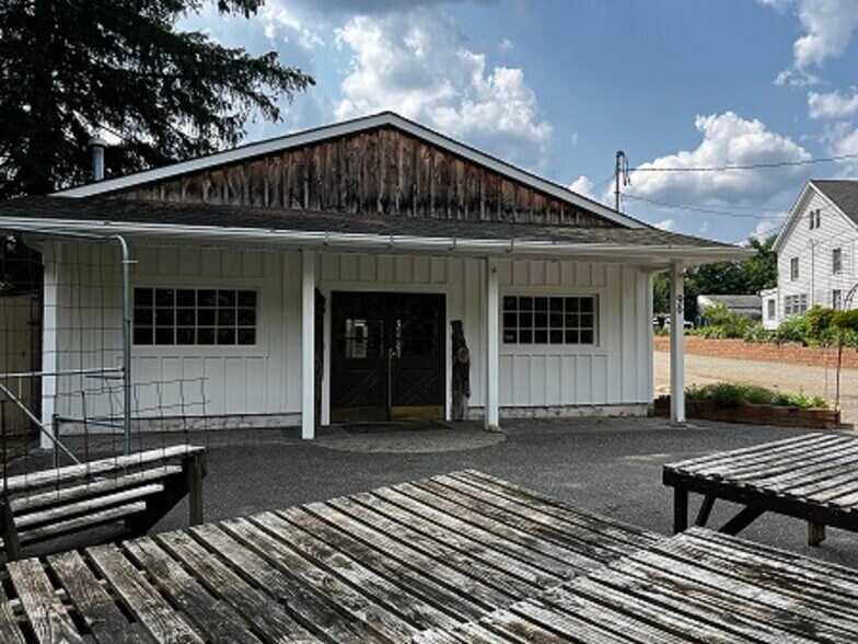 Primary Photo Of 96 River Rd, East Hanover Garden Center For Lease