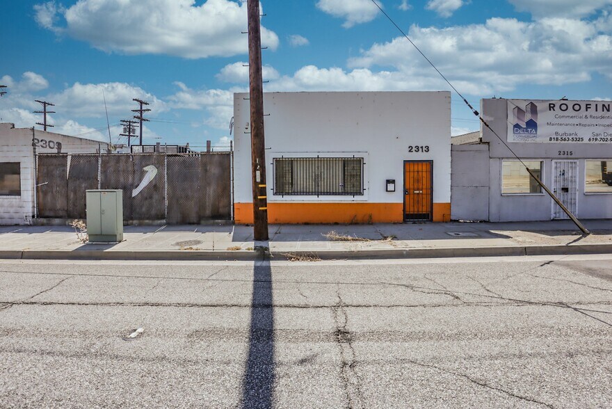 Primary Photo Of 2311-2313 N San Fernando Blvd, Burbank Light Manufacturing For Sale