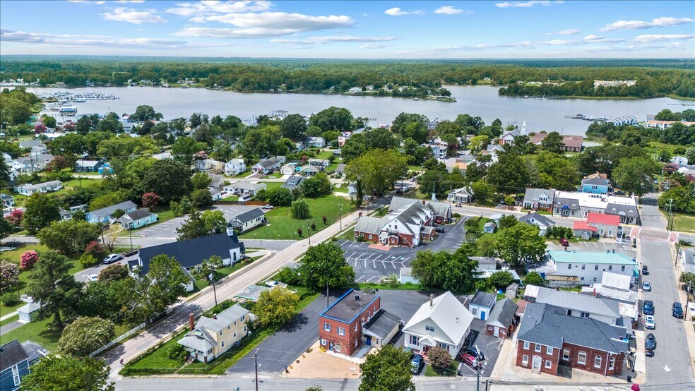 More Photos Of 10 Irving Ave N, Colonial Beach Apartments For Sale