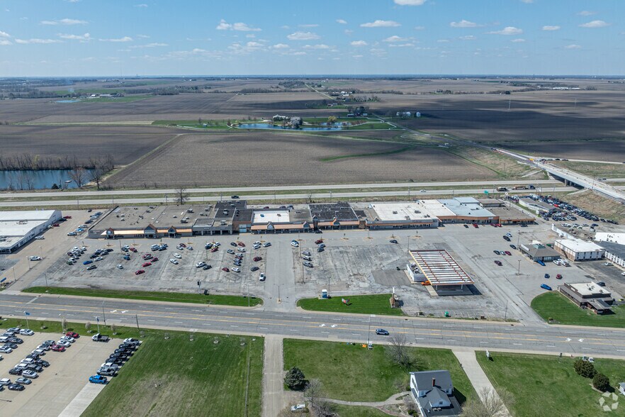 More Photos Of 1925-2141 S Main St, Morton Unknown For Lease