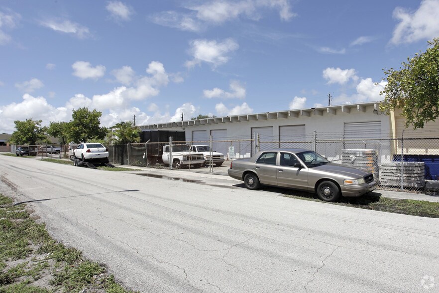 More Photos Of 374 SW 4th Ct, Dania Warehouse For Lease