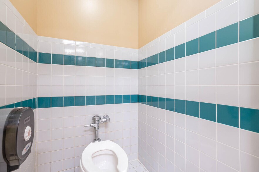 More Photos Of 2081 Mesa Valley Way, Austell Specialty For Sale