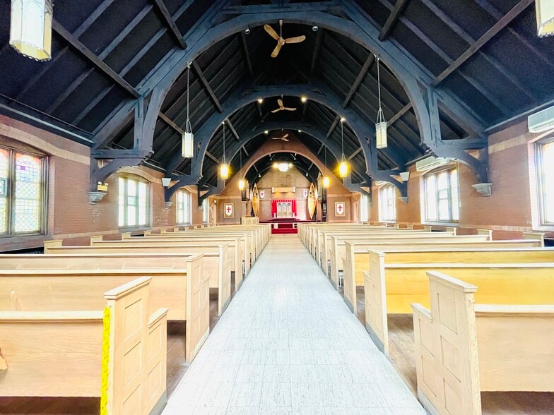 More Photos Of 1601 NE Madison Ave, Peoria Religious Facility For Sale