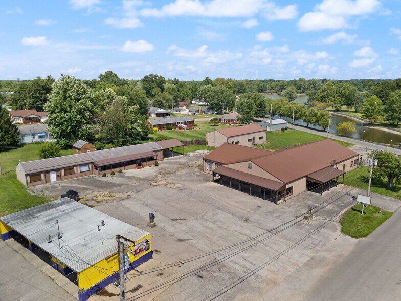 More Photos Of 756 Lakeshore Dr, Scottsburg Flex For Sale