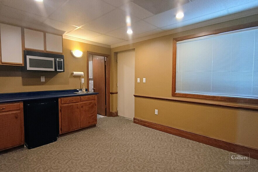 More Photos Of 3110 Wade Hampton Blvd, Taylors Storefront For Sale