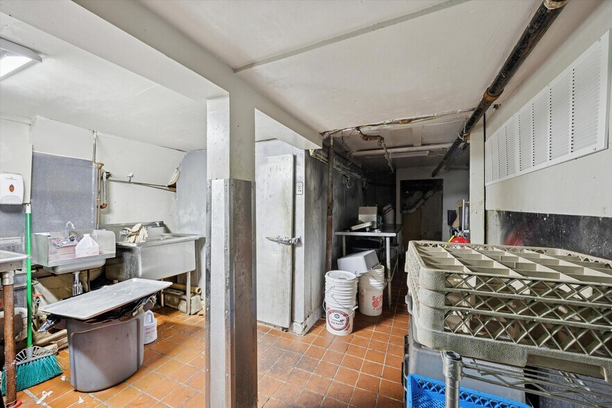 More Photos Of 274 S 20th St, Philadelphia Storefront Retail Residential For Sale