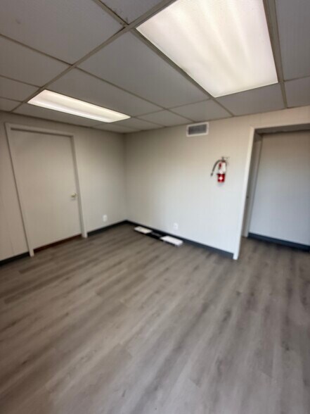 More Photos Of 5450 Avenue A, Beaumont Warehouse For Sale