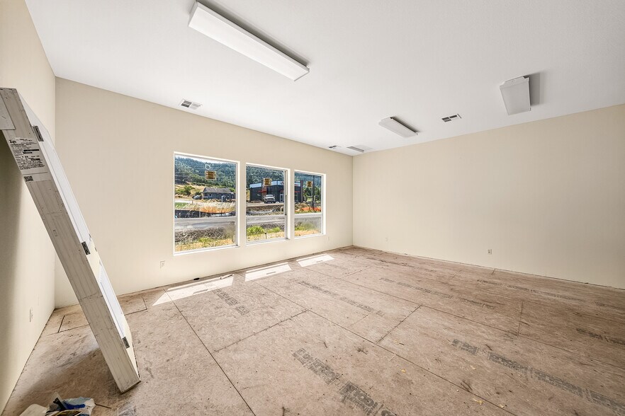 More Photos Of 209 S Old Pacific Hwy, Myrtle Creek Office For Sale