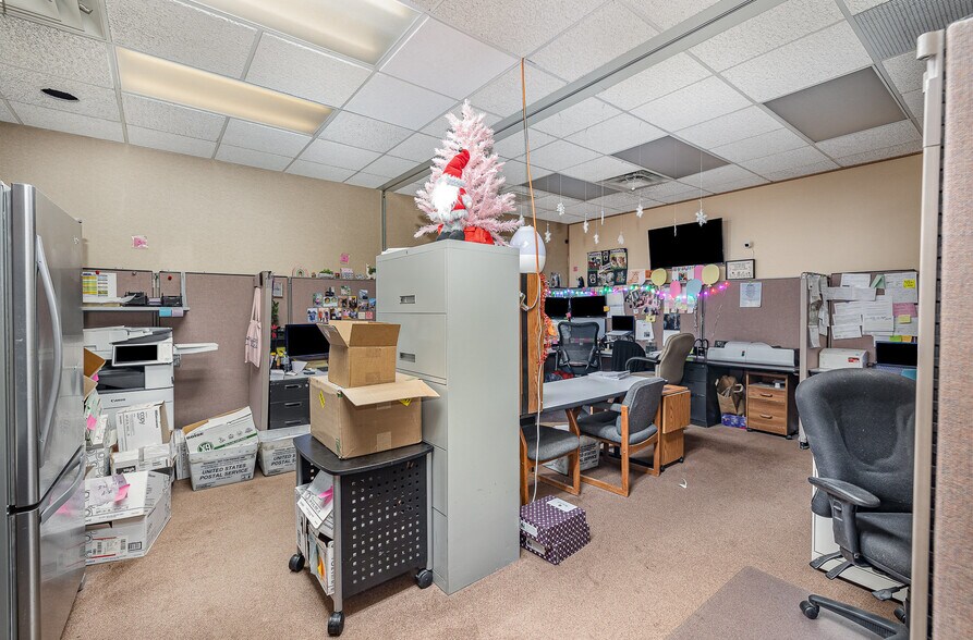 More Photos Of 1781 W County Road B, Saint Paul Office For Sale
