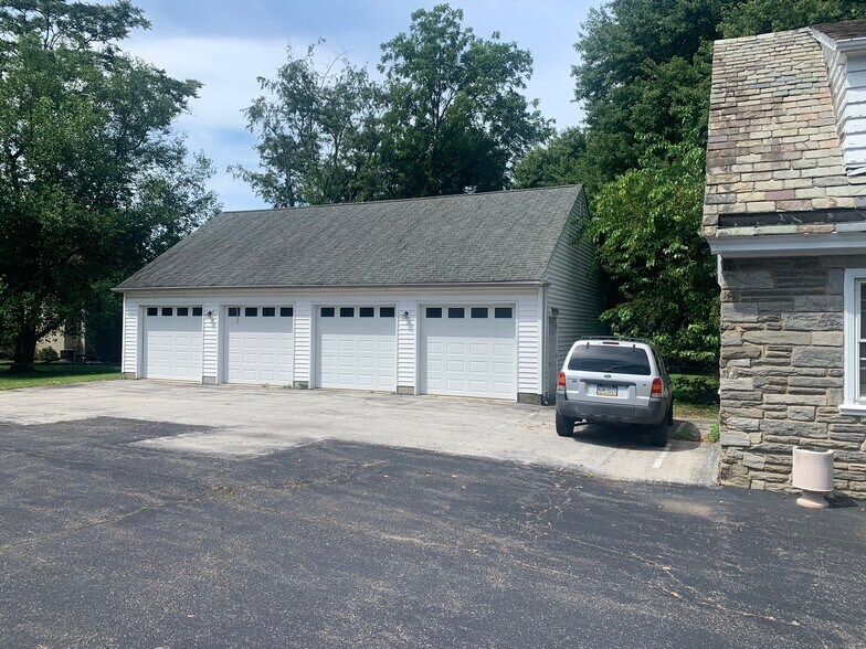More Photos Of 935 S Providence Rd, Wallingford Funeral Home For Sale