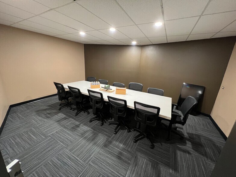 More Photos Of 6850 W Fairview Ave, Boise Office For Sale