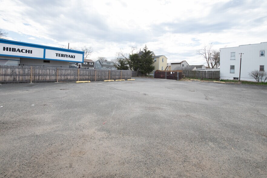 More Photos Of 735 E Hazelwood Ave, Rahway Freestanding For Sale