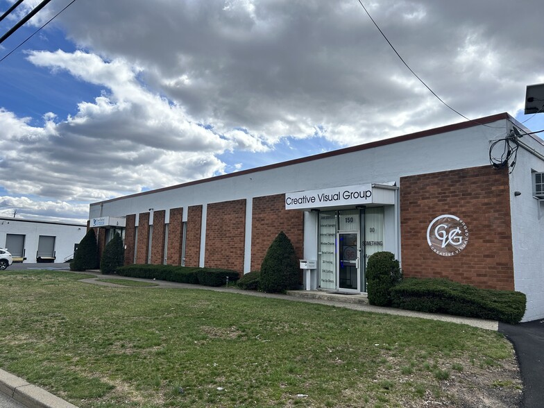 Primary Photo Of 150 Commerce Rd, Carlstadt Warehouse For Lease