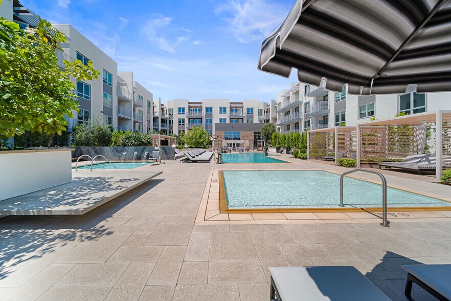 More Photos Of 585 Anton Blvd, Costa Mesa Apartments For Lease