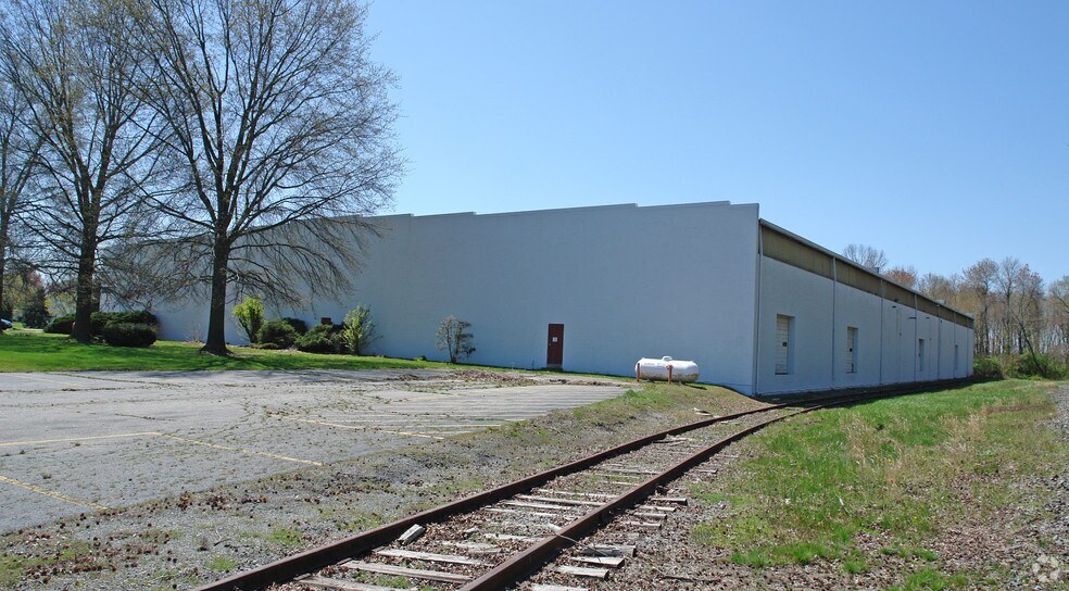 More Photos Of 1302 Goldsboro Rd, Barclay Manufacturing For Sale