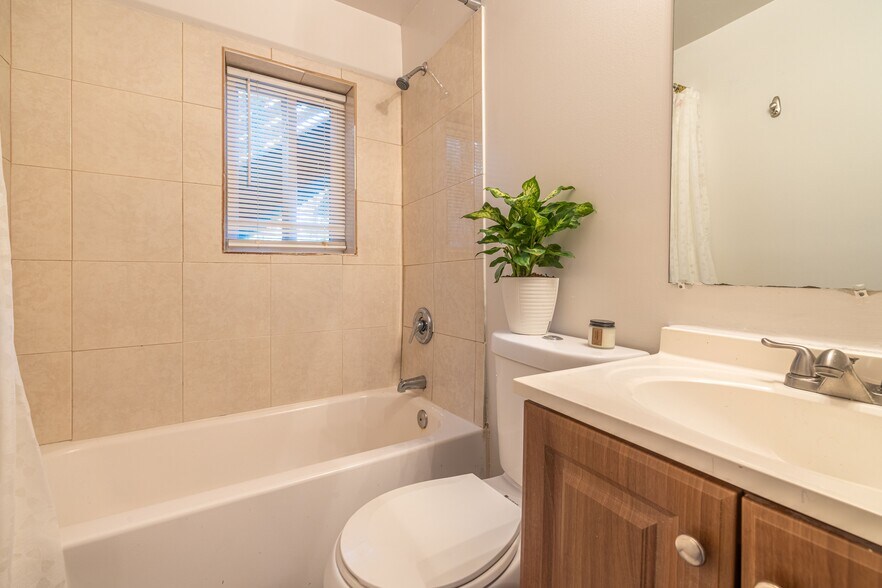 More Photos Of 340-352 Dixie Hills Cir, Atlanta Apartments For Sale