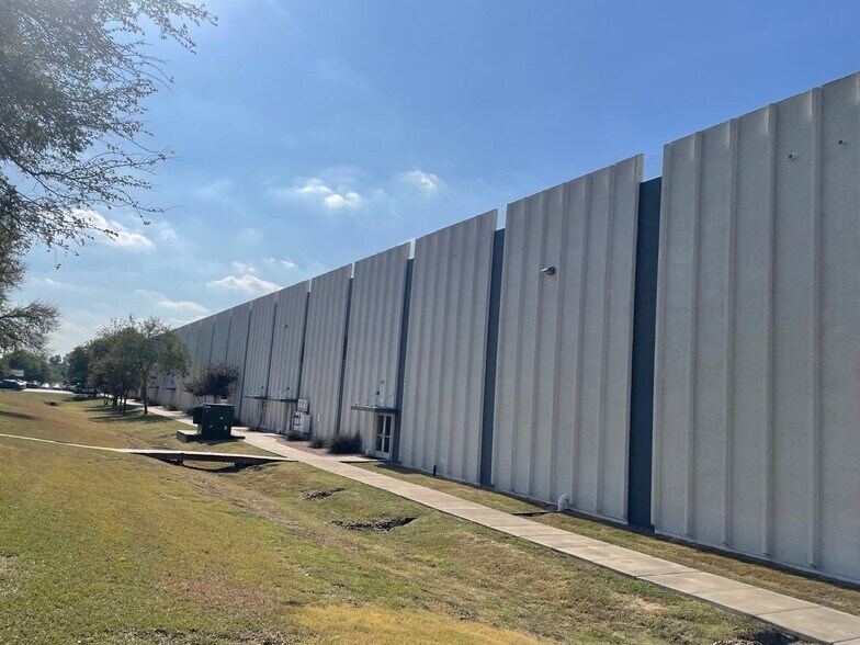 More Photos Of 15508 Bratton Ln, Austin Warehouse For Lease