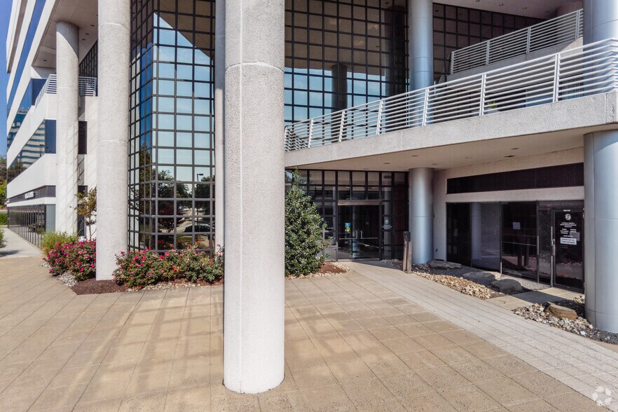 More Photos Of 12011 Lee Jackson Memorial Hwy, Fairfax Medical For Lease