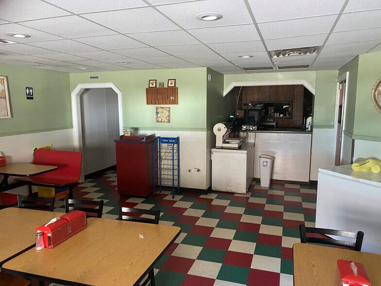 More Photos Of 37620 Coal River Rd, Whitesville General Retail For Lease