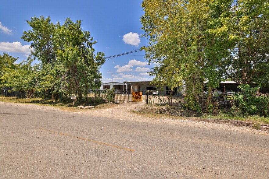 More Photos Of 1929 Havner Ln, Houston Warehouse For Sale