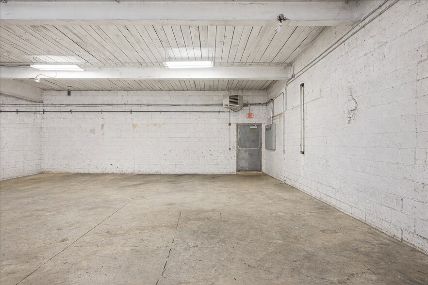 More Photos Of 210 Main St, Leicester Flex For Sale