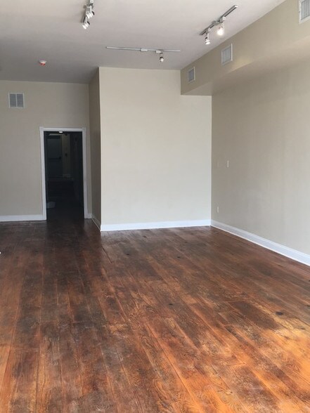 More Photos Of 707 West Ave, Jenkintown Storefront Retail Residential For Lease