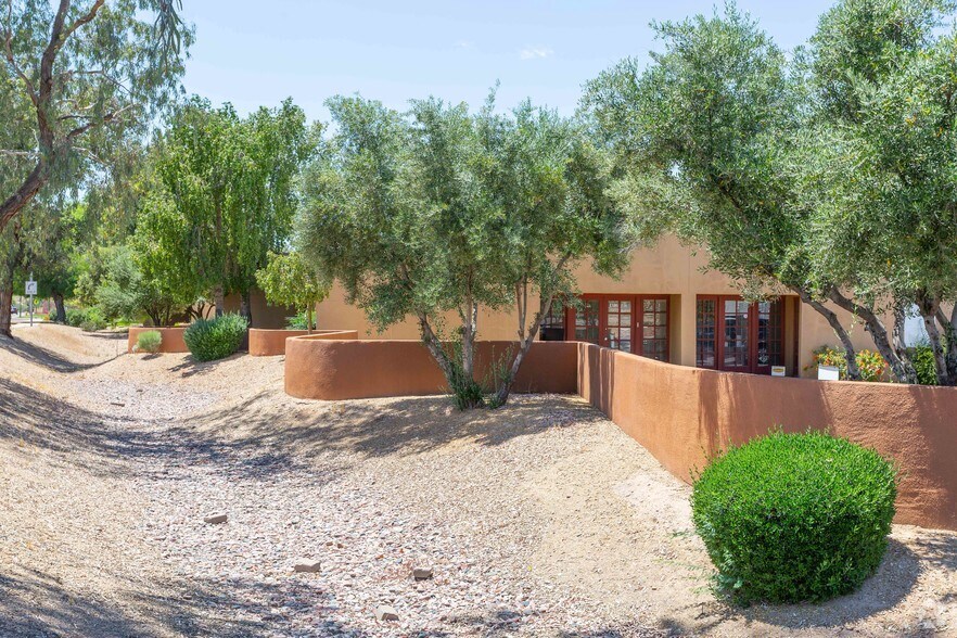 More Photos Of 2990 E Northern Ave, Phoenix Medical For Lease