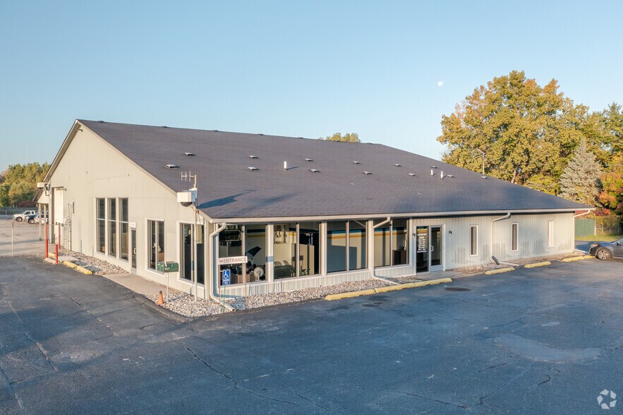 More Photos Of 4500 Remembrance Rd NW, Grand Rapids Auto Dealership For Lease