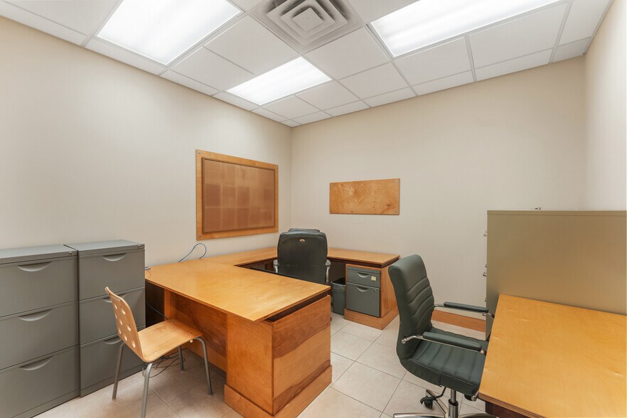More Photos Of 4451 8th Ave S, Saint Petersburg Manufacturing For Lease