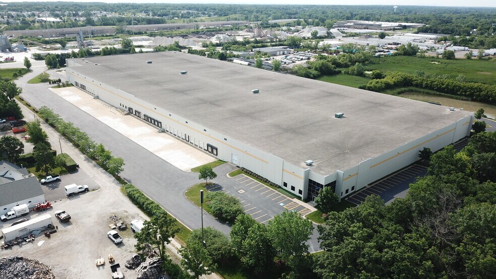 More Photos Of 3200 N Skokie Hwy, Lake Bluff Distribution For Lease