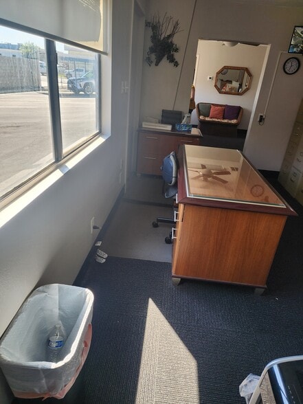 More Photos Of 4608 District Blvd, Bakersfield Warehouse For Sale