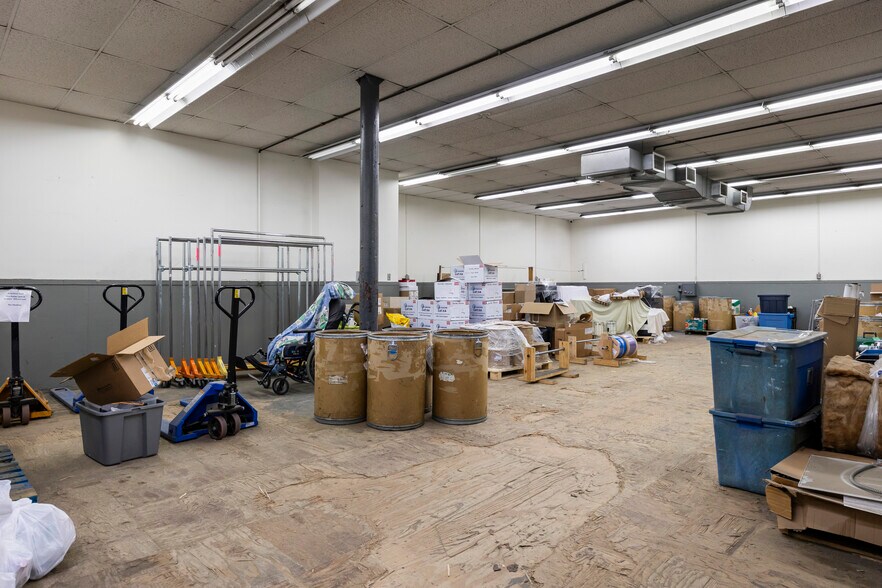 More Photos Of 419 W Market St, Sandusky Light Distribution For Sale