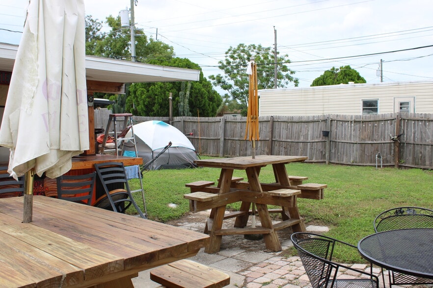 More Photos Of 4403 Buena Vista Ln, Holiday Bar For Sale