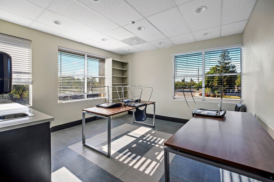 More Photos Of 8338 West Ln, Stockton Office For Sale