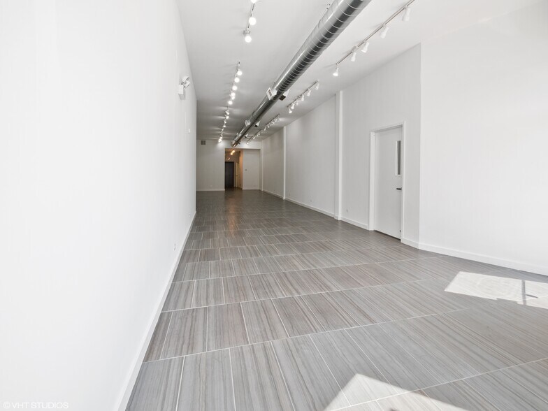 More Photos Of 2901-2911 N Clark St, Chicago Storefront Retail Residential For Lease
