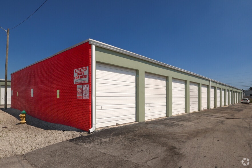 More Photos Of 4800 NE 11th Ave, Oakland Park Self Storage For Sale