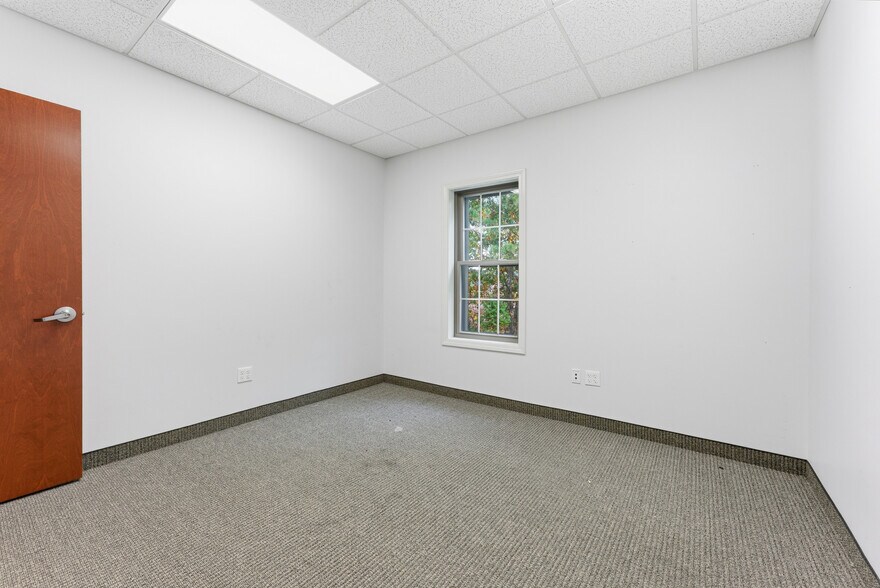 More Photos Of 24 Elise St, Westfield Flex For Lease