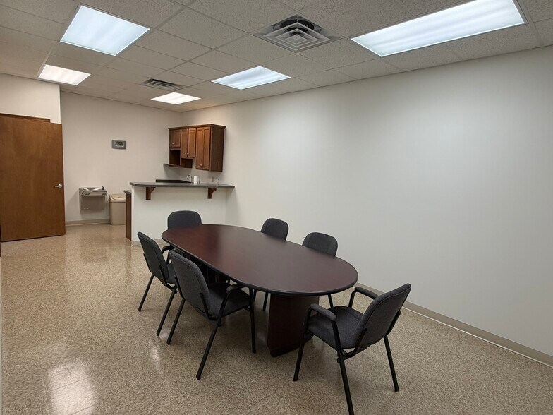 More Photos Of 12719 E Lynchburg Salem Tpke, Forest Flex For Lease