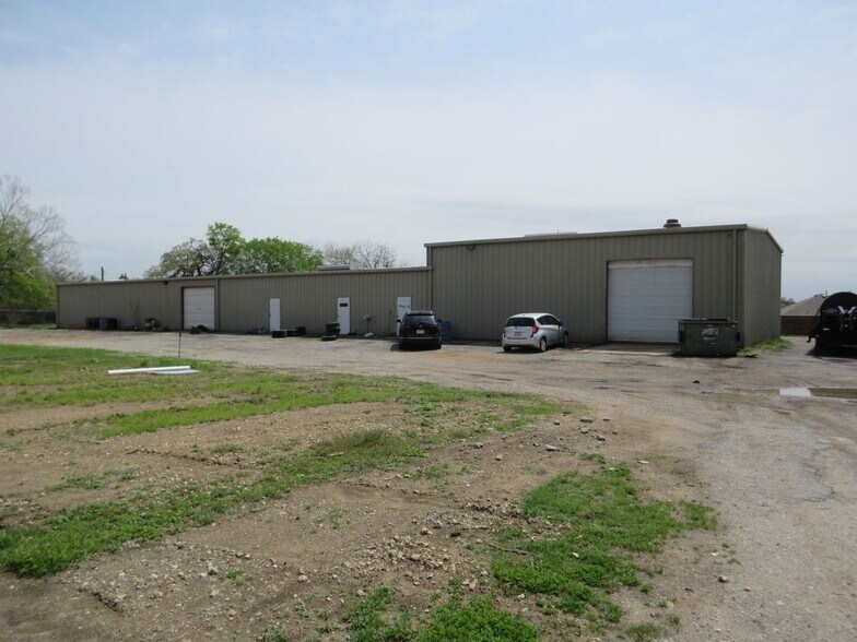 More Photos Of 224 E Cottage St, Sherman Warehouse For Sale