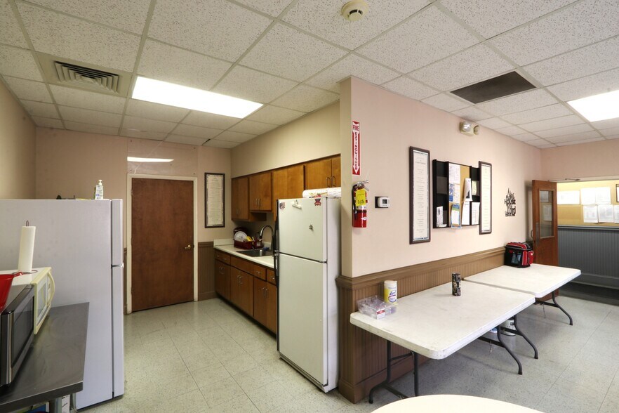 More Photos Of 238 Industrial Park Dr, Monticello Distribution For Sale