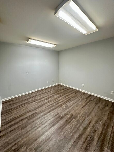 More Photos Of 315 Transport Dr, Cookeville Warehouse For Lease