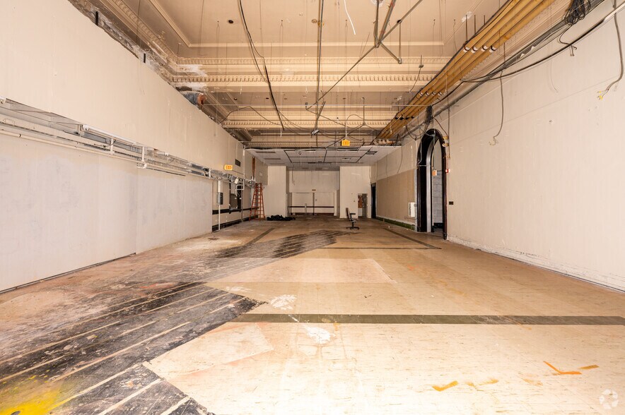 More Photos Of 222 N Alabama St, Indianapolis Office For Sale